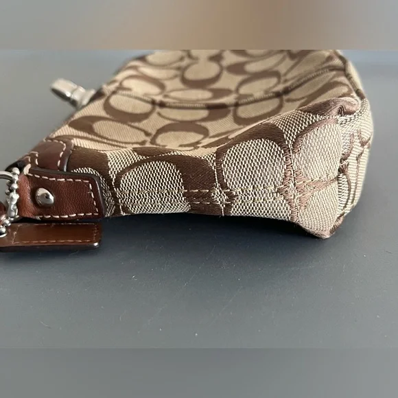 COACH SIGNATURE WRISTLET - Picture 10 of 12